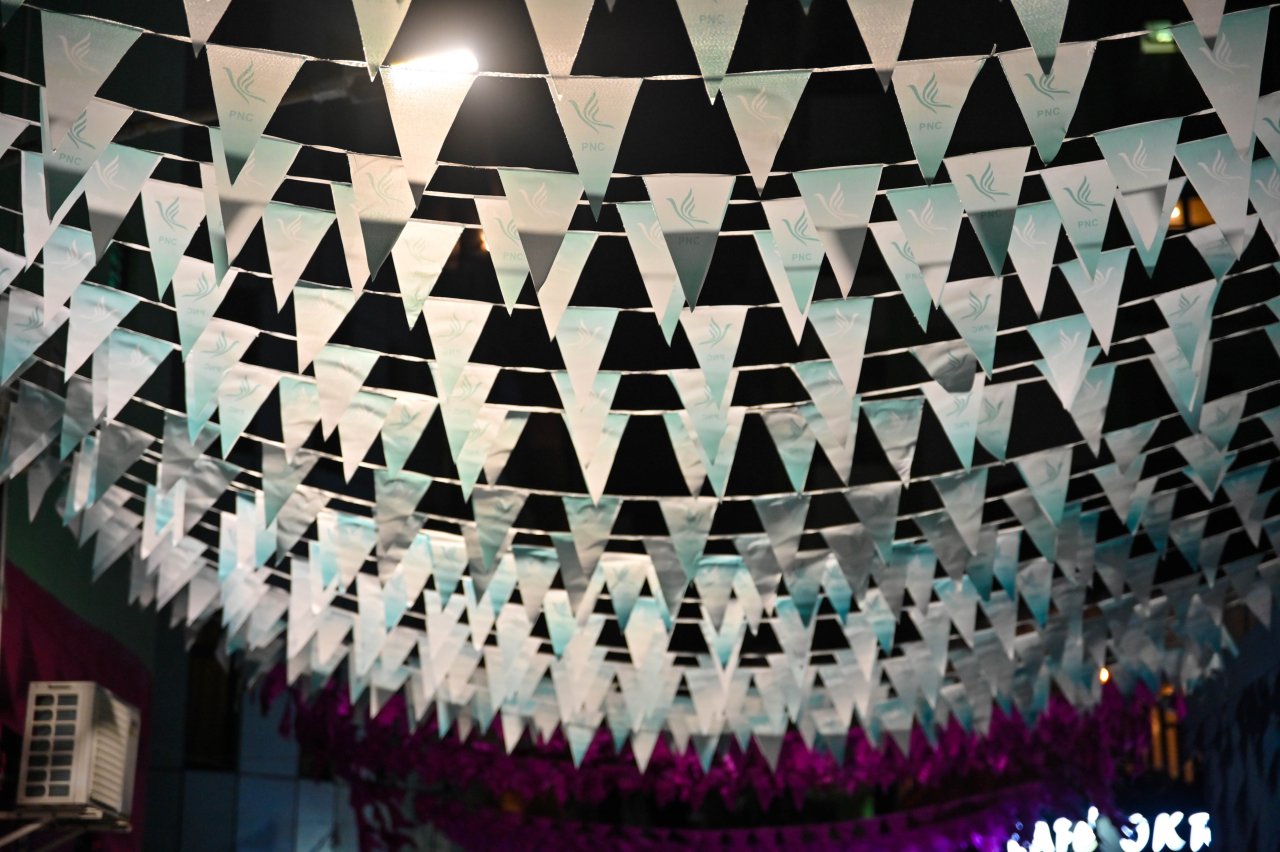 ކެމްޕޭންގެ އެކި ކުލަތައް މާލެ ސަރަހައްދުން