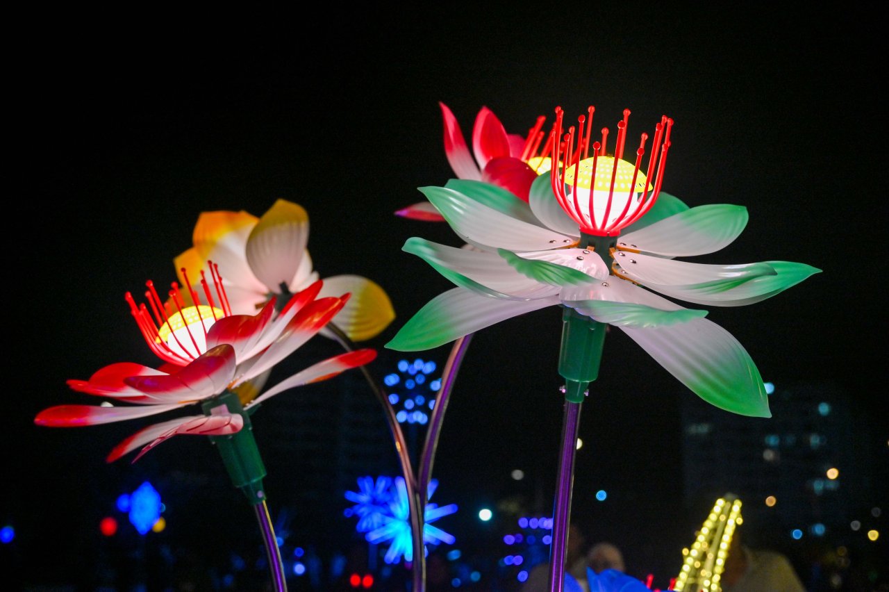 އީދަށް އެކި ކުލަކުލައިން މާލެ ދިއްލާލާފައި