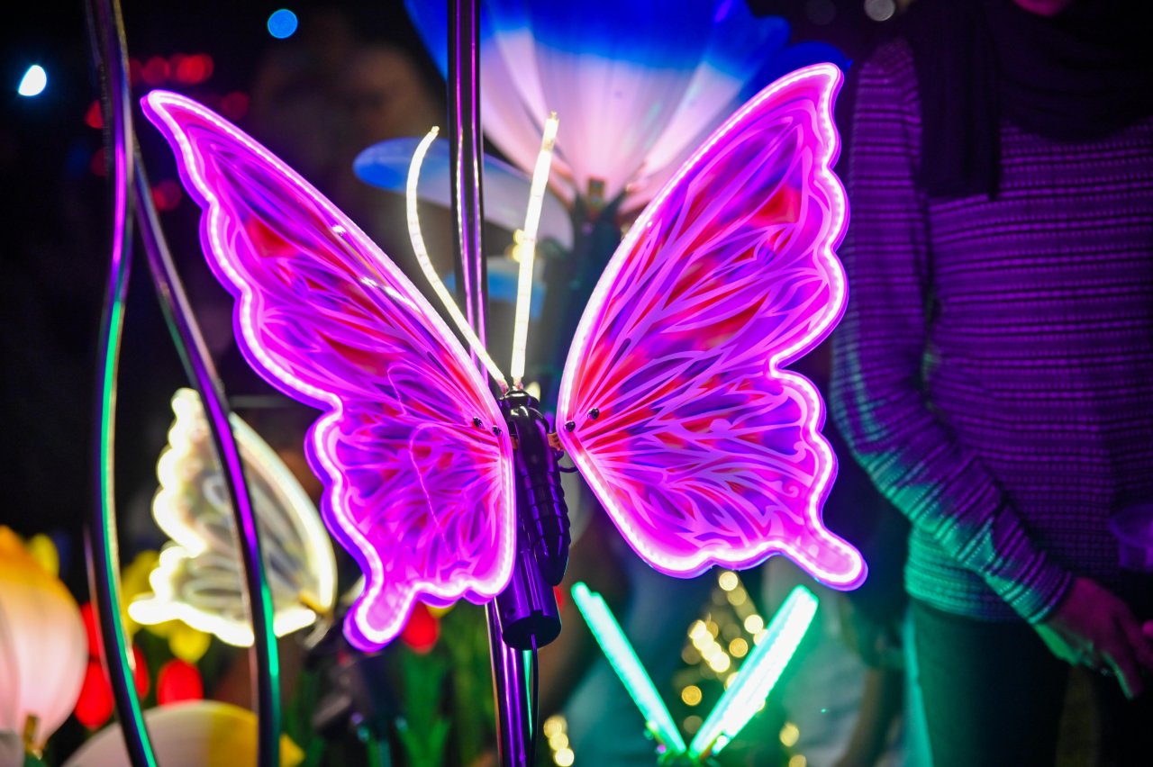 އީދަށް އެކި ކުލަކުލައިން މާލެ ދިއްލާލާފައި