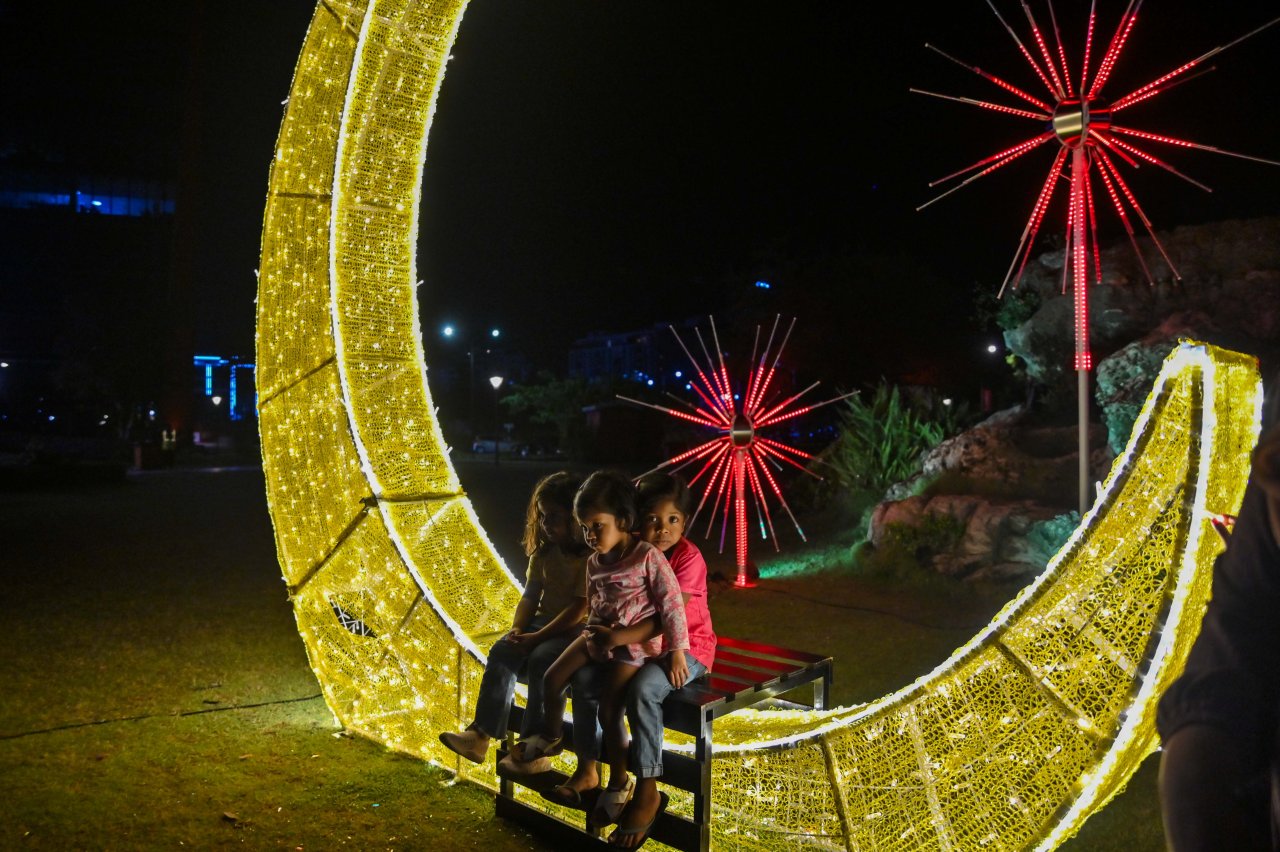 އީދަށް އެކި ކުލަކުލައިން މާލެ ދިއްލާލާފައި