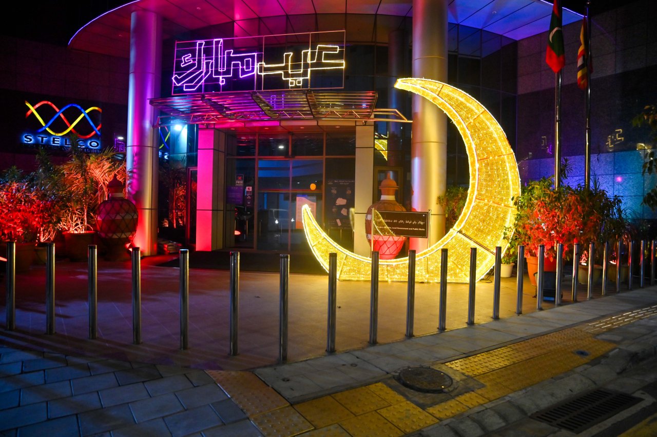 އީދަށް އެކި ކުލަކުލައިން މާލެ ދިއްލާލާފައި