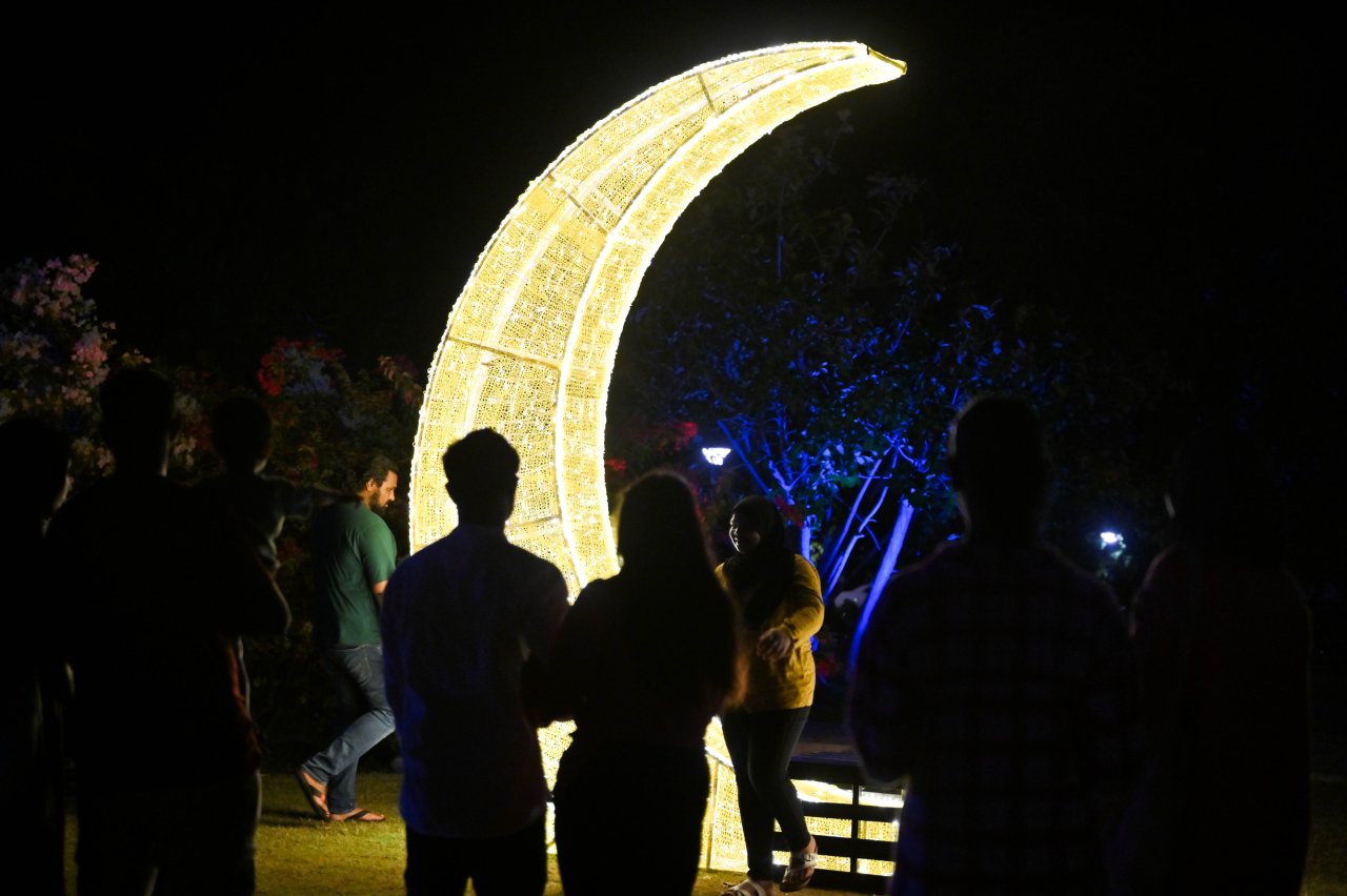 އީދަށް އެކި ކުލަކުލައިން މާލެ ދިއްލާލާފައި