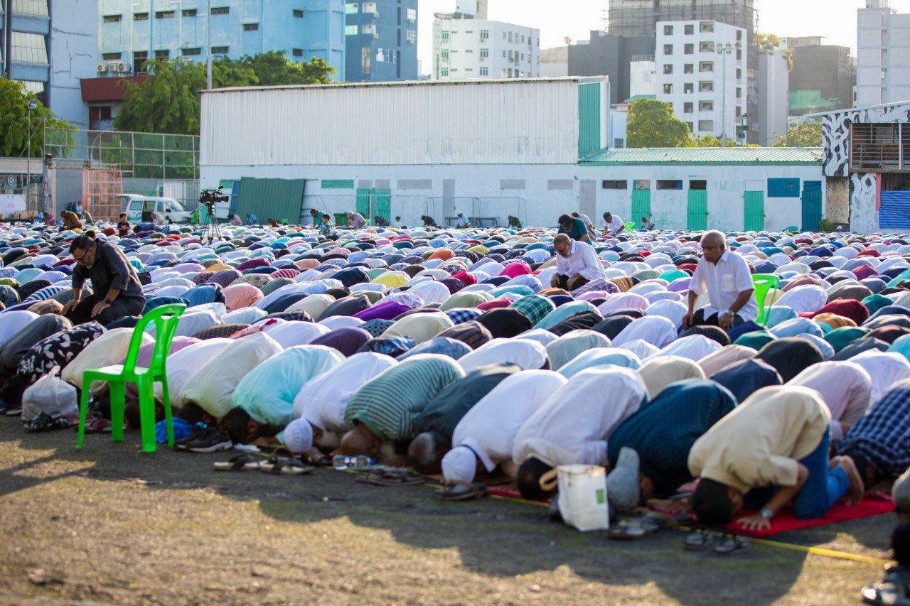 މާލޭގައި ބޮޑު ޖަމާއަތުގައި ކުރި އީދު ނަމާދު