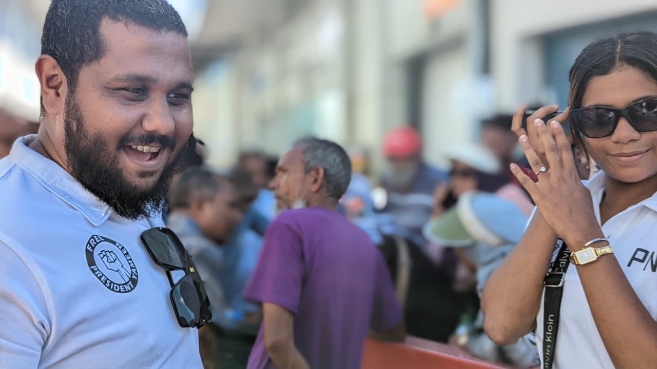 ރައީސް ޔާމީންގެ ސަޕޯޓަރުން ކޯޓު ކައިރީގައި