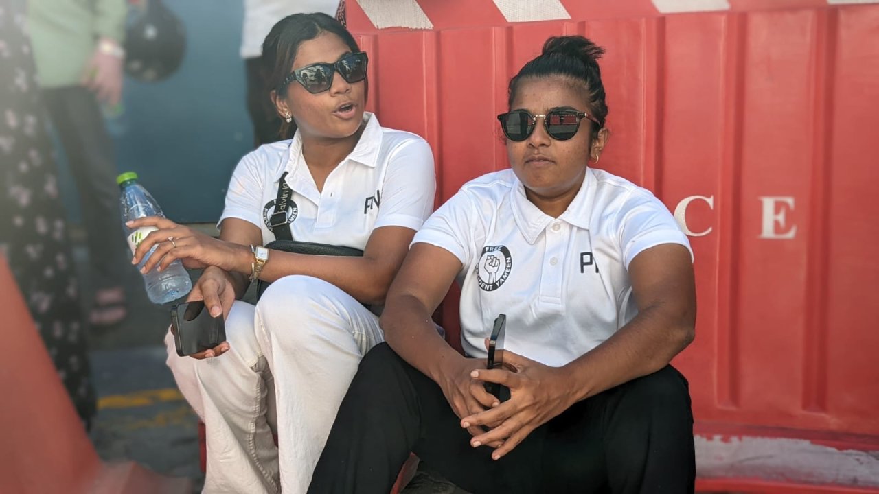 ރައީސް ޔާމީންގެ ސަޕޯޓަރުން ކޯޓު ކައިރީގައި