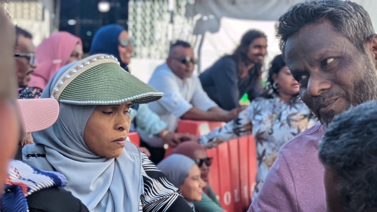 ރައީސް ޔާމީންގެ ސަޕޯޓަރުން ކޯޓު ކައިރީގައި