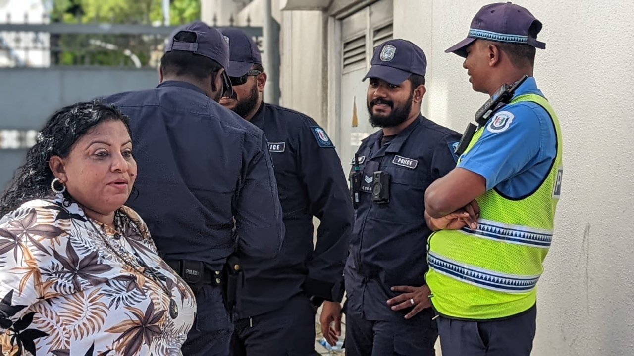 ރައީސް ޔާމީންގެ ސަޕޯޓަރުން ކޯޓު ކައިރީގައި