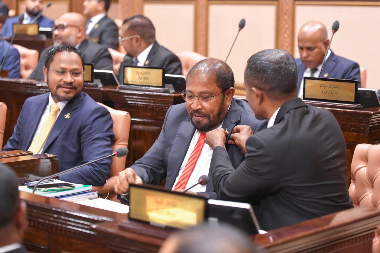 އާ މަޖްލިސް ހުވާކުރުމާއި މަސައްކަތްތައް ފެށުން