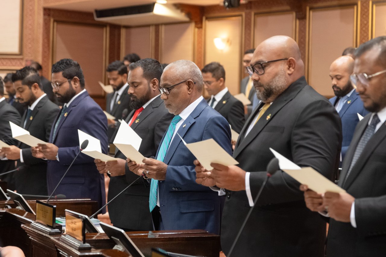 އާ މަޖްލިސް ހުވާކުރުމާއި މަސައްކަތްތައް ފެށުން