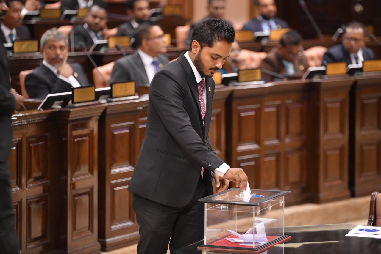 އާ މަޖްލިސް ހުވާކުރުމާއި މަސައްކަތްތައް ފެށުން