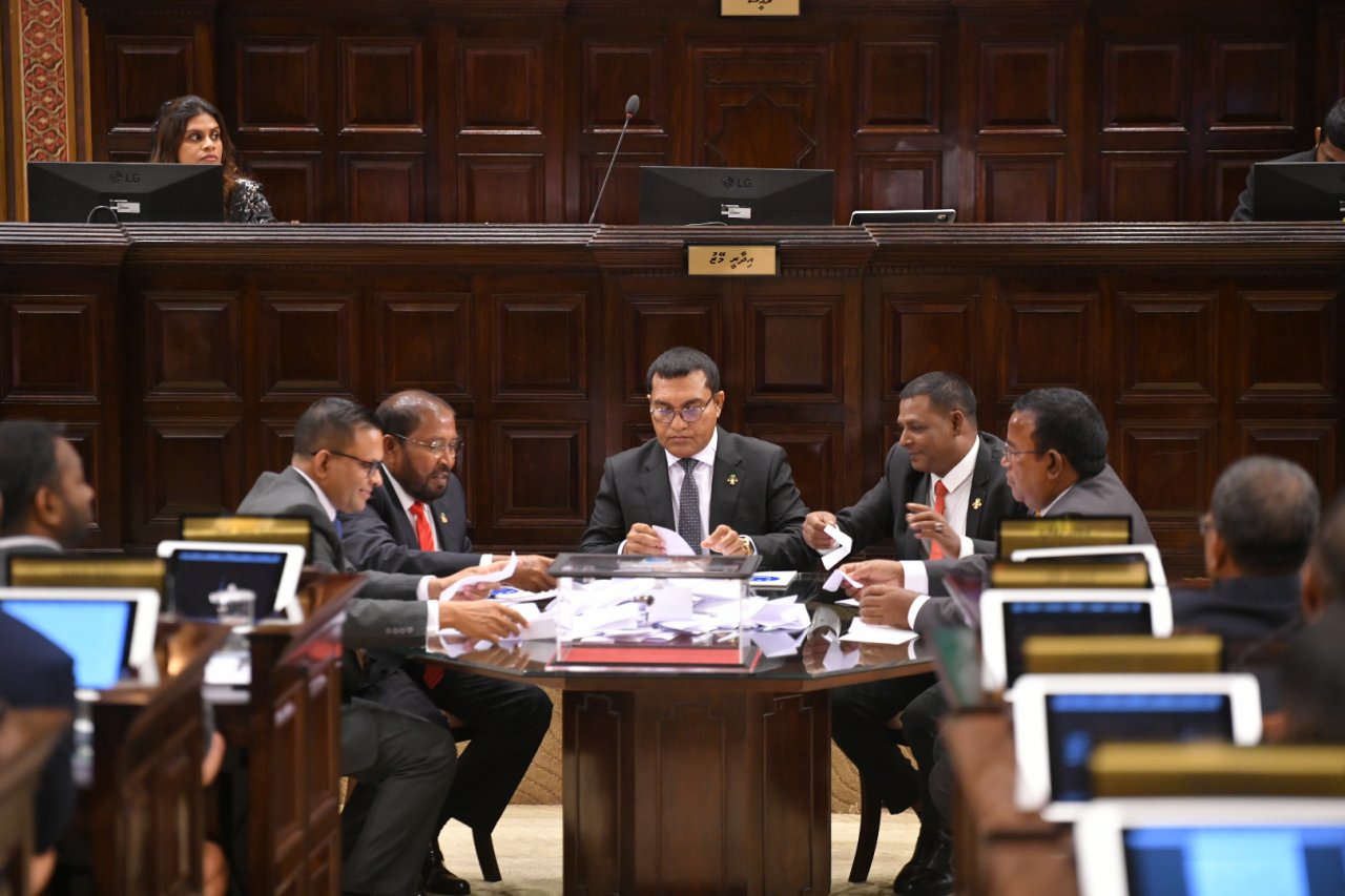 އާ މަޖްލިސް ހުވާކުރުމާއި މަސައްކަތްތައް ފެށުން