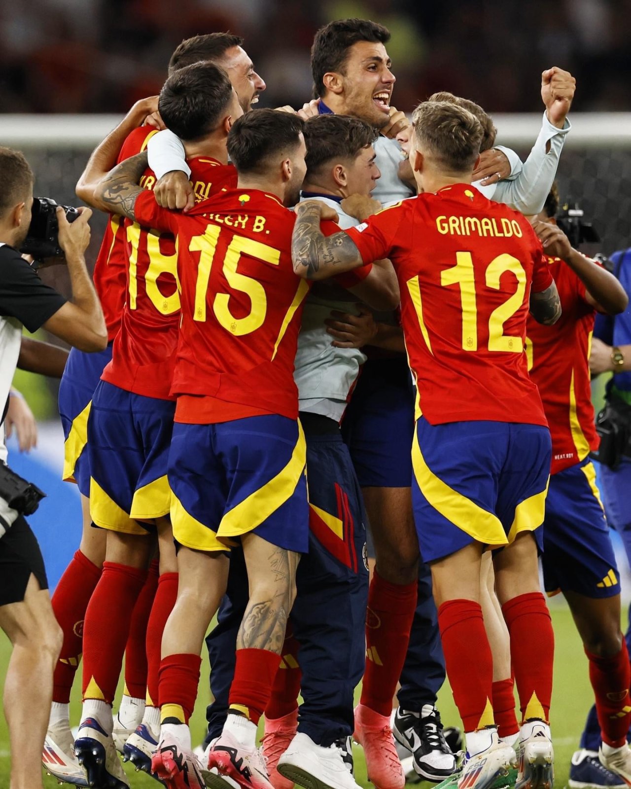 ޔޫރަޕްގެ ފުޓުބޯޅައިގެ ރަސްކަން ސްޕެއިނަށް