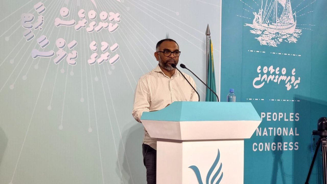 Raees office ge minister kamun Ali Arif isthiufaa dhevvaifi