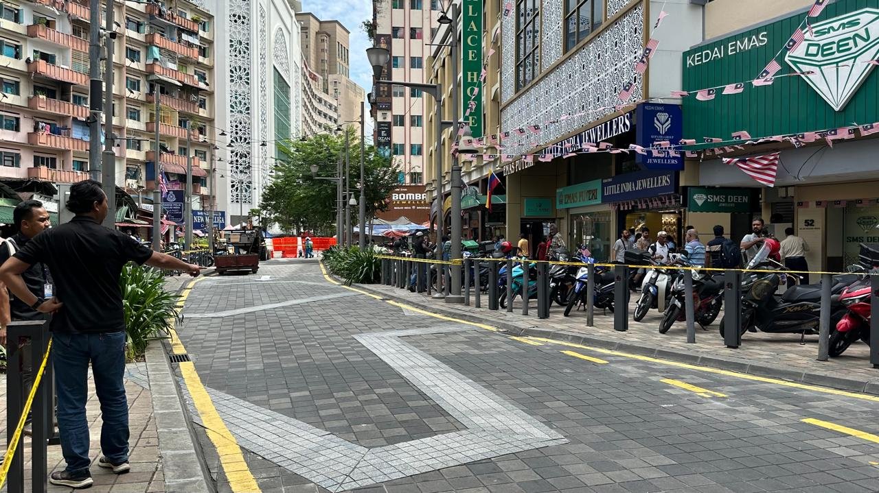 މެލޭޝިއާގެ މަސްޖިދު އިންޑިއާ ސަރަހައްދުގައި ބޮޑު ސިންކްހޯލްތަކެއް އުފެދި ބިރުވެރިކަމެއްގައި