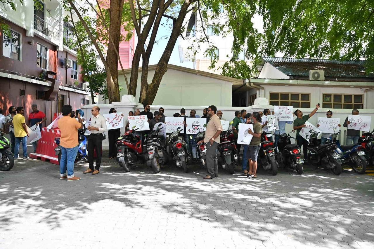 ޑިކޮމްރެޓިކް ނިޒާމު ފުނޑާލުމާ ދެކޮޅަށް އެމްޑީޕީން މަގުމައްޗަށް