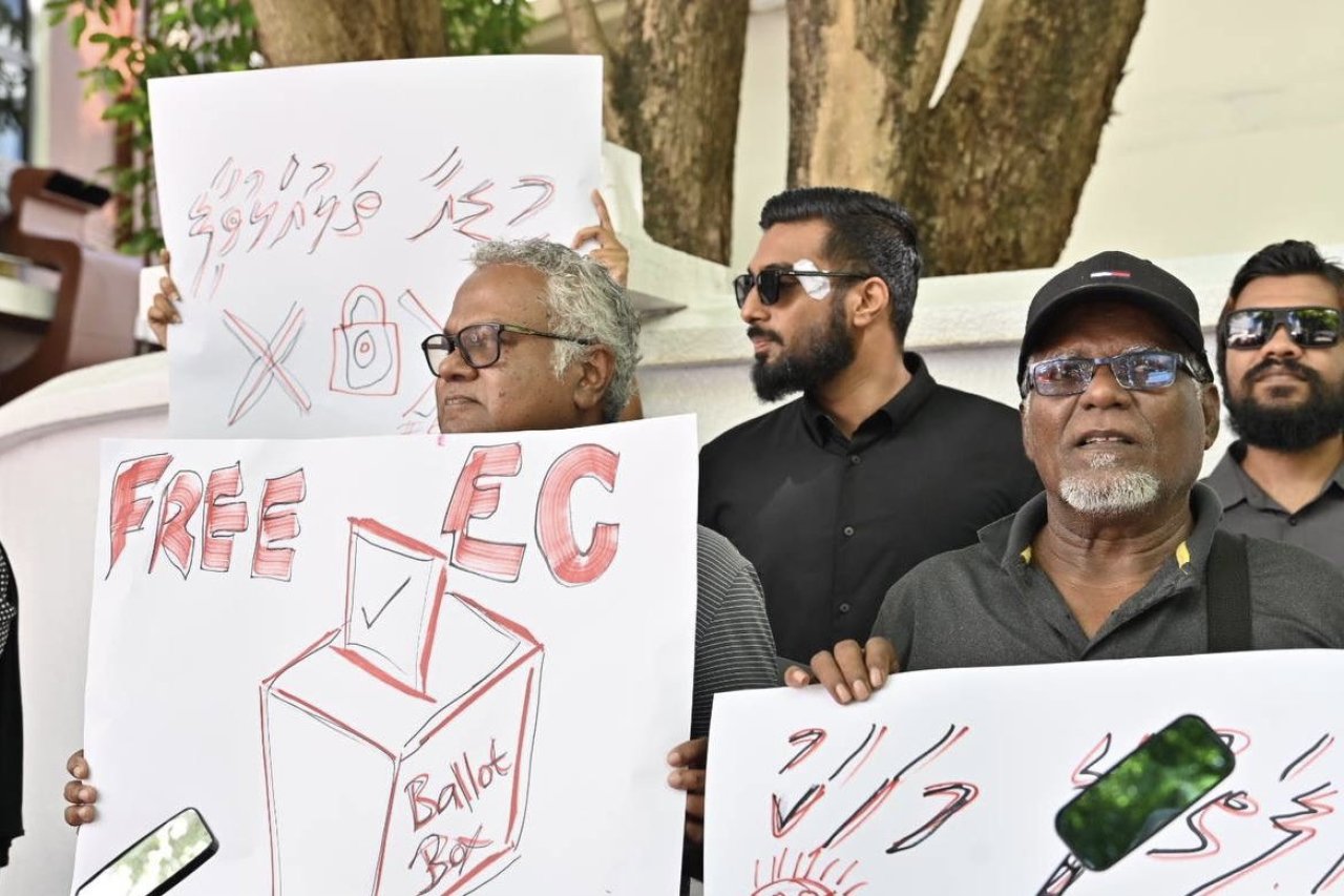 ޑިކޮމްރެޓިކް ނިޒާމު ފުނޑާލުމާ ދެކޮޅަށް އެމްޑީޕީން މަގުމައްޗަށް