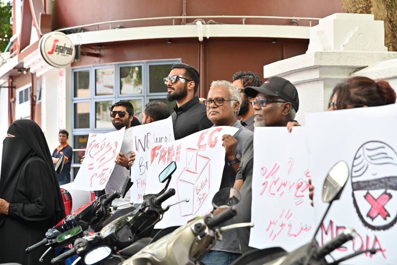 ޑިކޮމްރެޓިކް ނިޒާމު ފުނޑާލުމާ ދެކޮޅަށް އެމްޑީޕީން މަގުމައްޗަށް