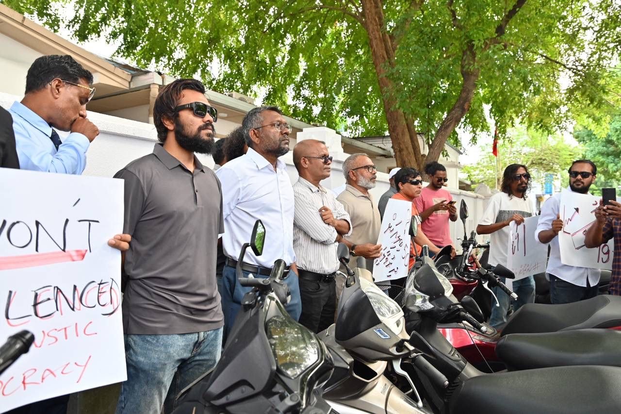 ޑިކޮމްރެޓިކް ނިޒާމު ފުނޑާލުމާ ދެކޮޅަށް އެމްޑީޕީން މަގުމައްޗަށް