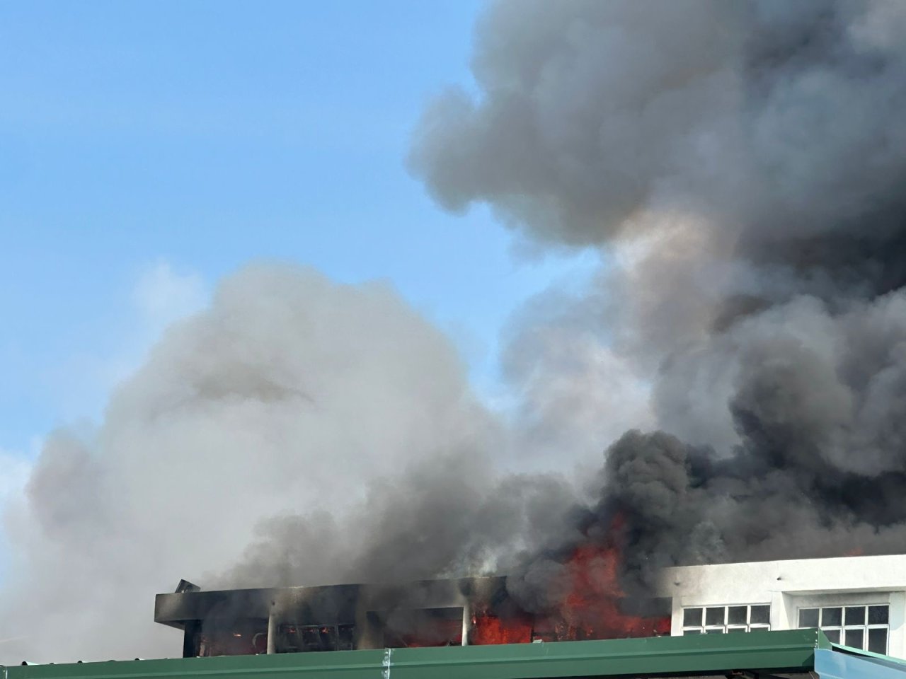 ތިން މިނިސްޓްރީއެއް ހިންގާ އިމާރާތުގައި ރޯވި ހާދިސާ