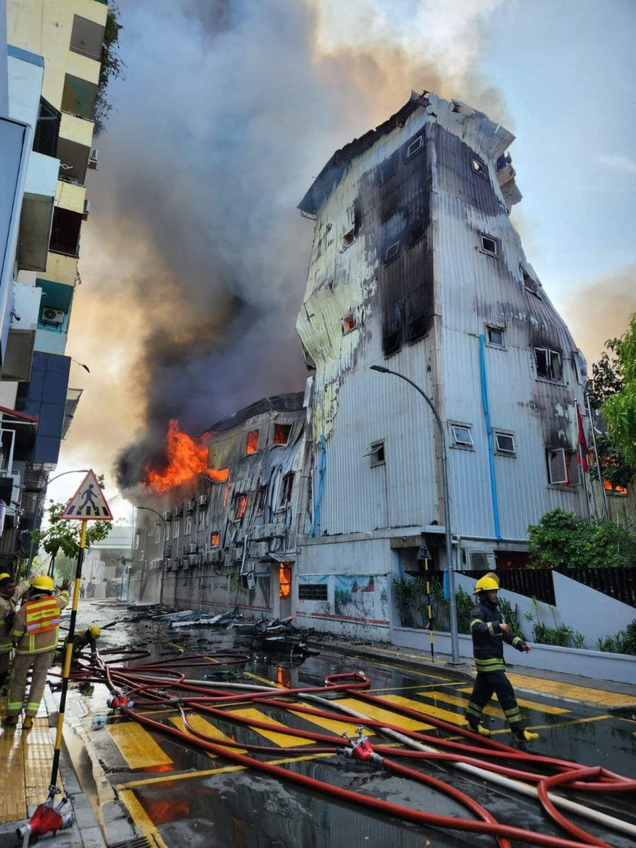 ތިން މިނިސްޓްރީއެއް ހިންގާ އިމާރާތުގައި ރޯވި ހާދިސާ