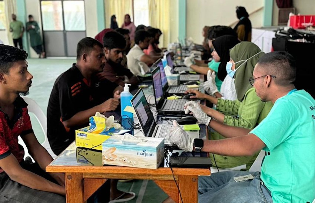 Naruhunnaai teacherun himeney hen gina dhaairaa thakun bidheyseen vazeefaa adhaakurun manaa koffi