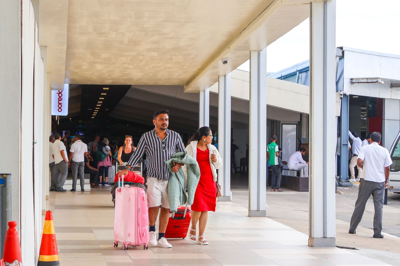 ހައި ސީޒަނާއެކު ވީއައިއޭ ބިޒީވެފައި