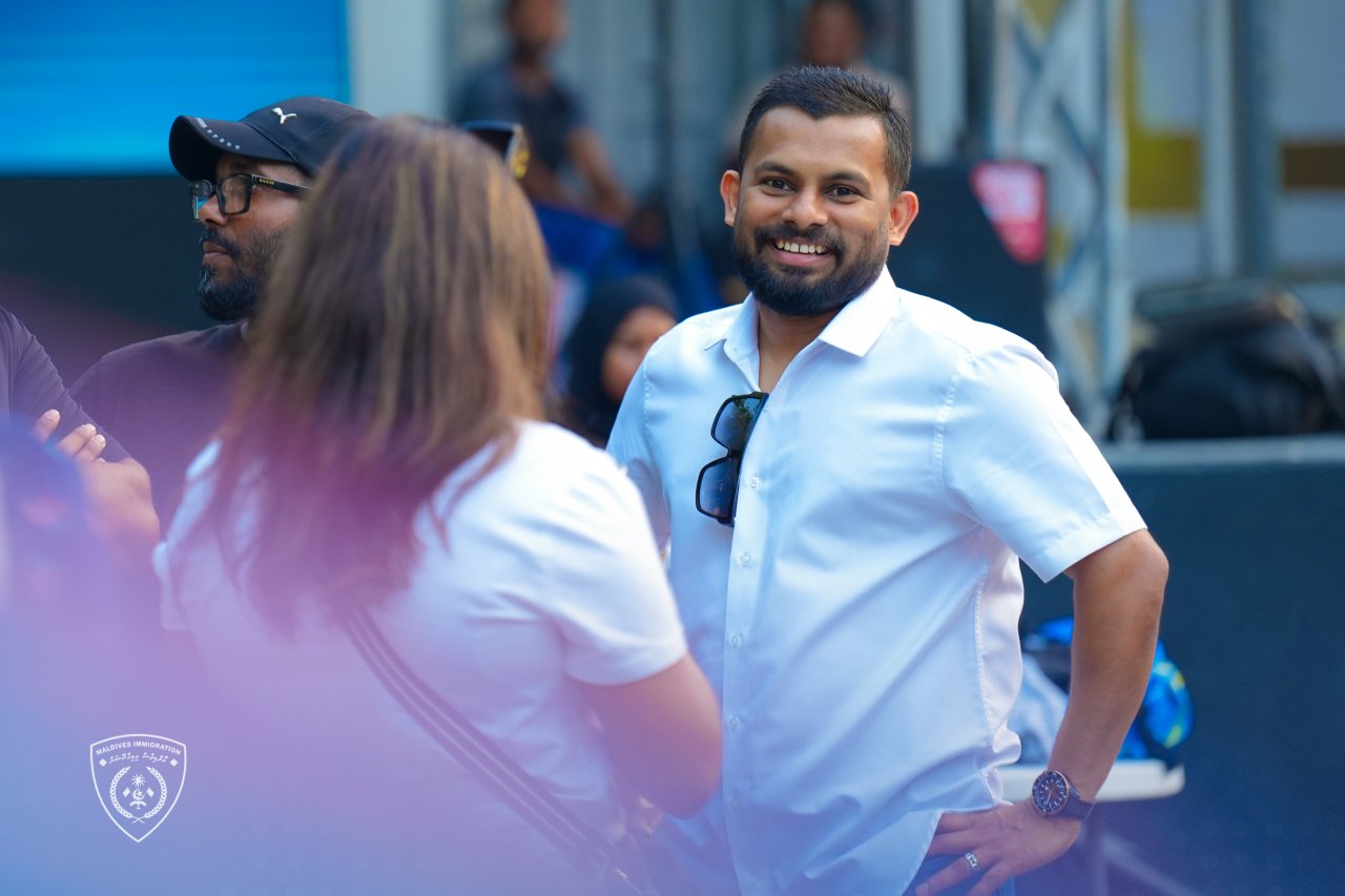Sham'aan ge thuhumathu thah dhogukoh fuluhun: Thahugeegu nimmee hekithakah binaakoh!