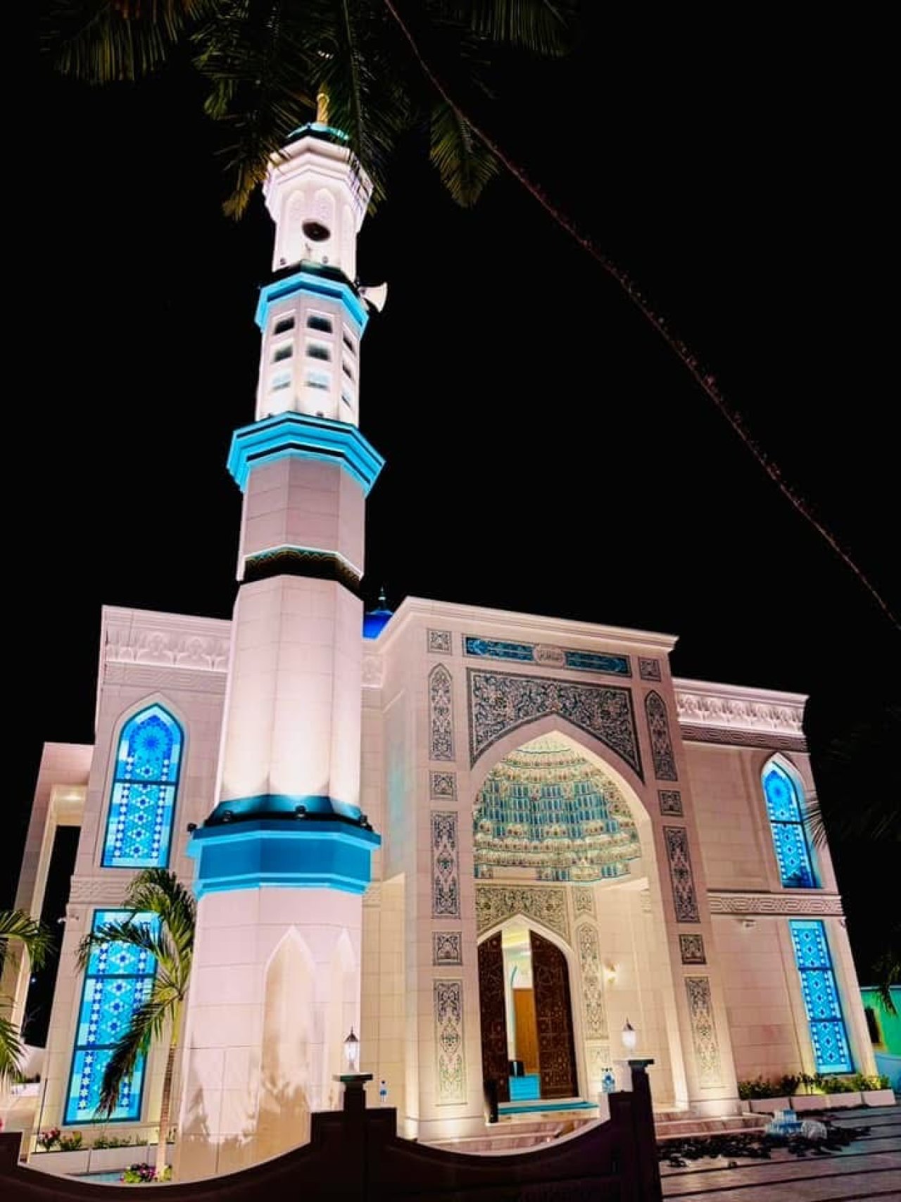 އޭދަފުށީގައި އަލަށް އިމާރާތްކުރި ހިތްގައިމު ރީތި މިސްކިތެއް