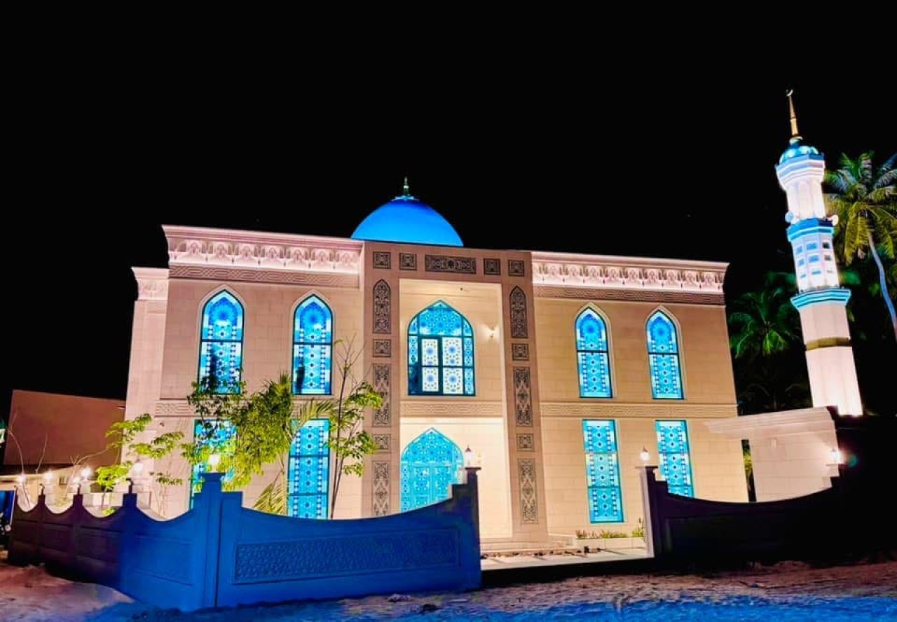 އޭދަފުށީގައި އަލަށް އިމާރާތްކުރި ހިތްގައިމު ރީތި މިސްކިތެއް