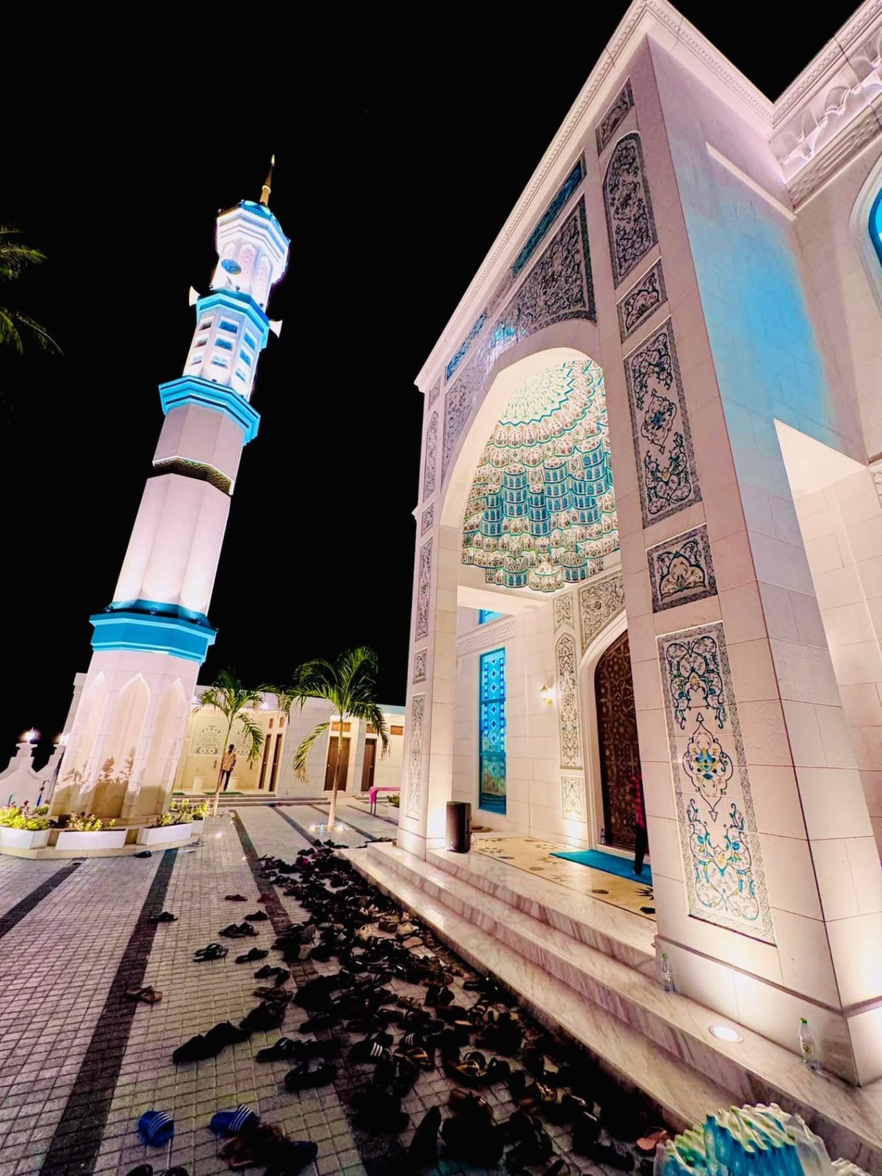 އޭދަފުށީގައި އަލަށް އިމާރާތްކުރި ހިތްގައިމު ރީތި މިސްކިތެއް