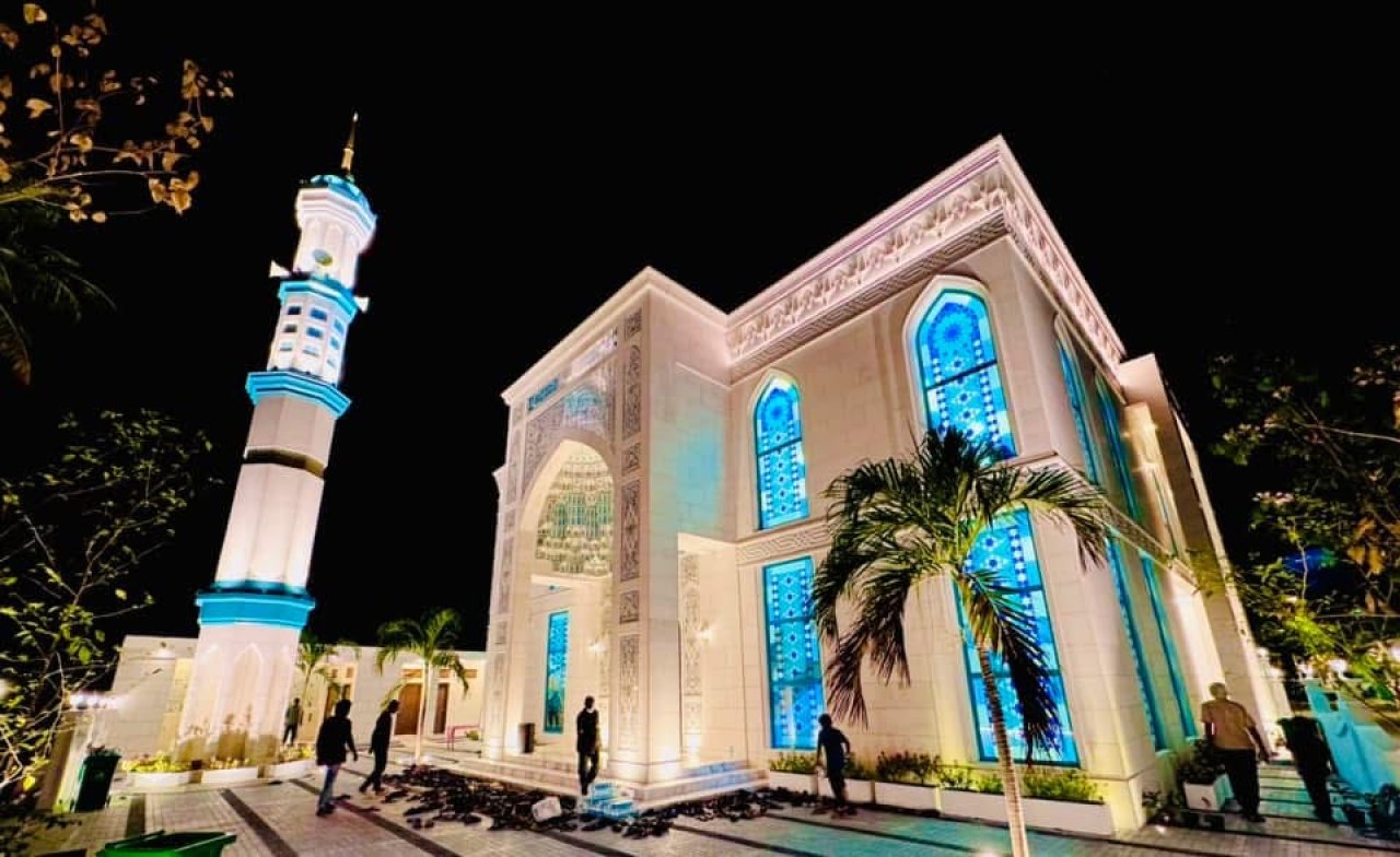 އޭދަފުށީގައި އަލަށް އިމާރާތްކުރި ހިތްގައިމު ރީތި މިސްކިތެއް