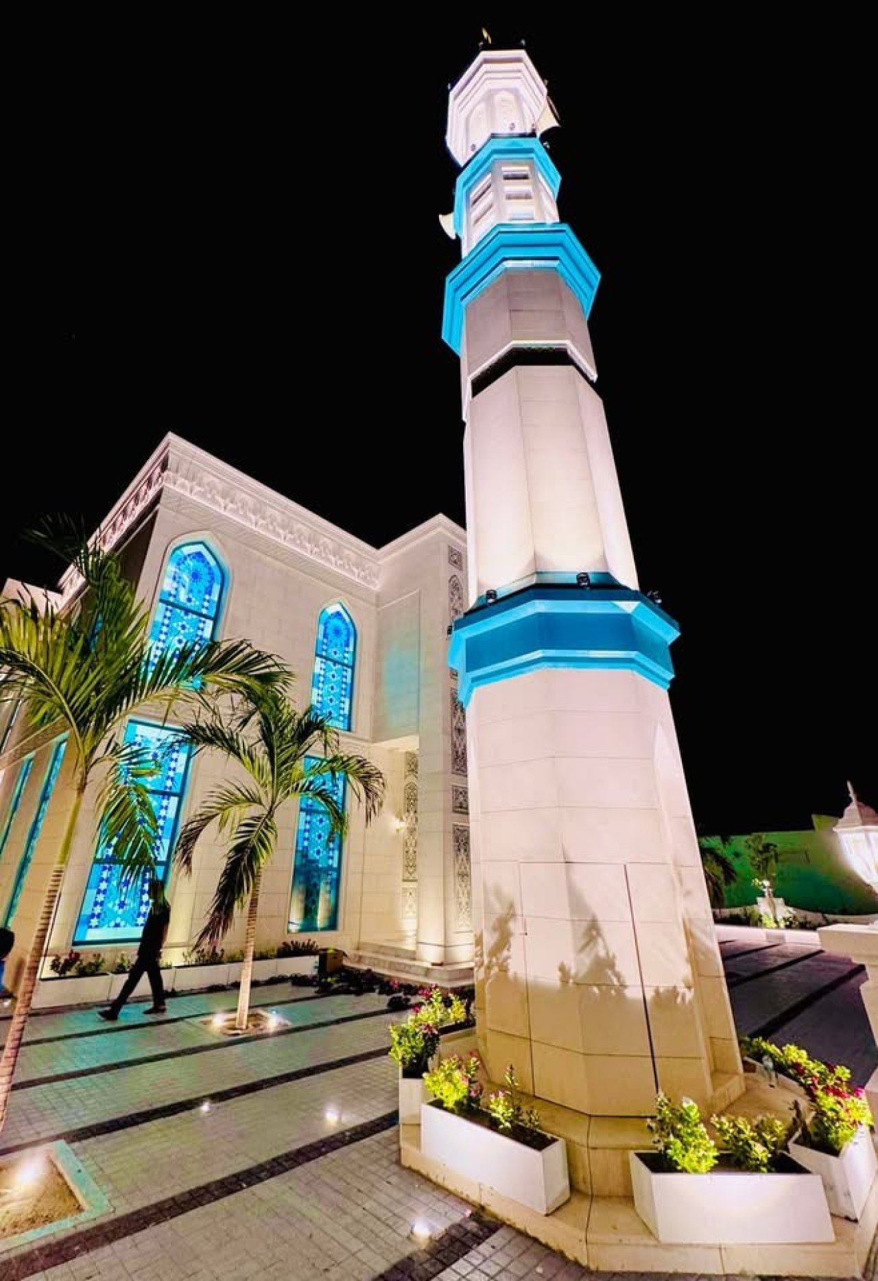 އޭދަފުށީގައި އަލަށް އިމާރާތްކުރި ހިތްގައިމު ރީތި މިސްކިތެއް