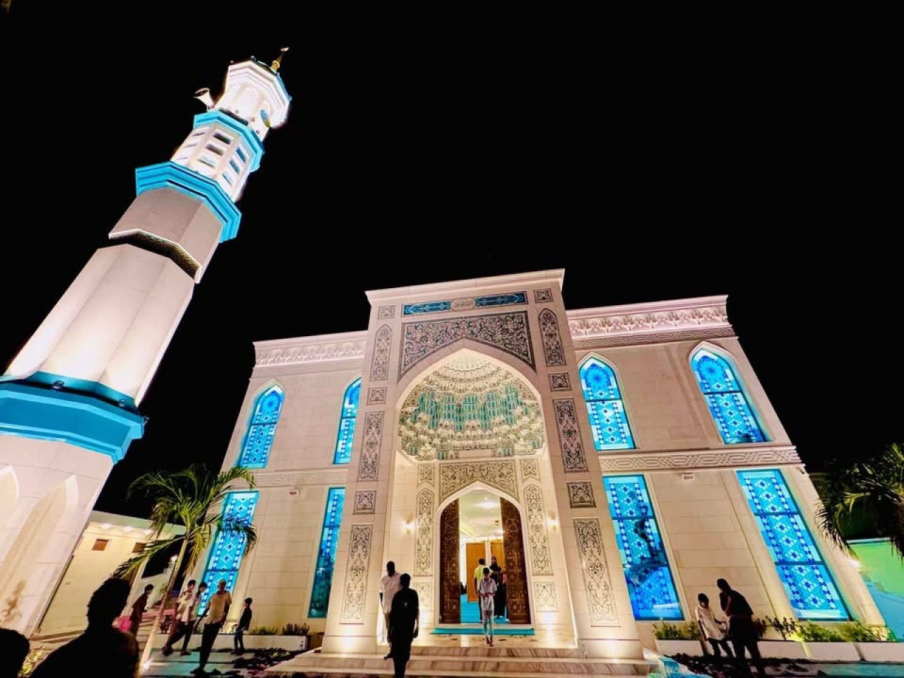 އޭދަފުށީގައި އަލަށް އިމާރާތްކުރި ހިތްގައިމު ރީތި މިސްކިތެއް