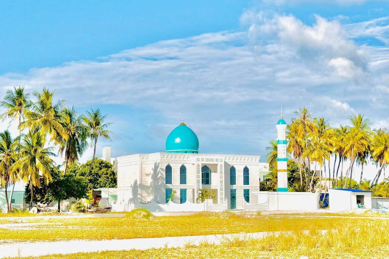 އޭދަފުށީގައި އަލަށް އިމާރާތްކުރި ހިތްގައިމު ރީތި މިސްކިތެއް