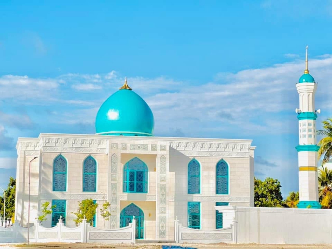 އޭދަފުށީގައި އަލަށް އިމާރާތްކުރި ހިތްގައިމު ރީތި މިސްކިތެއް