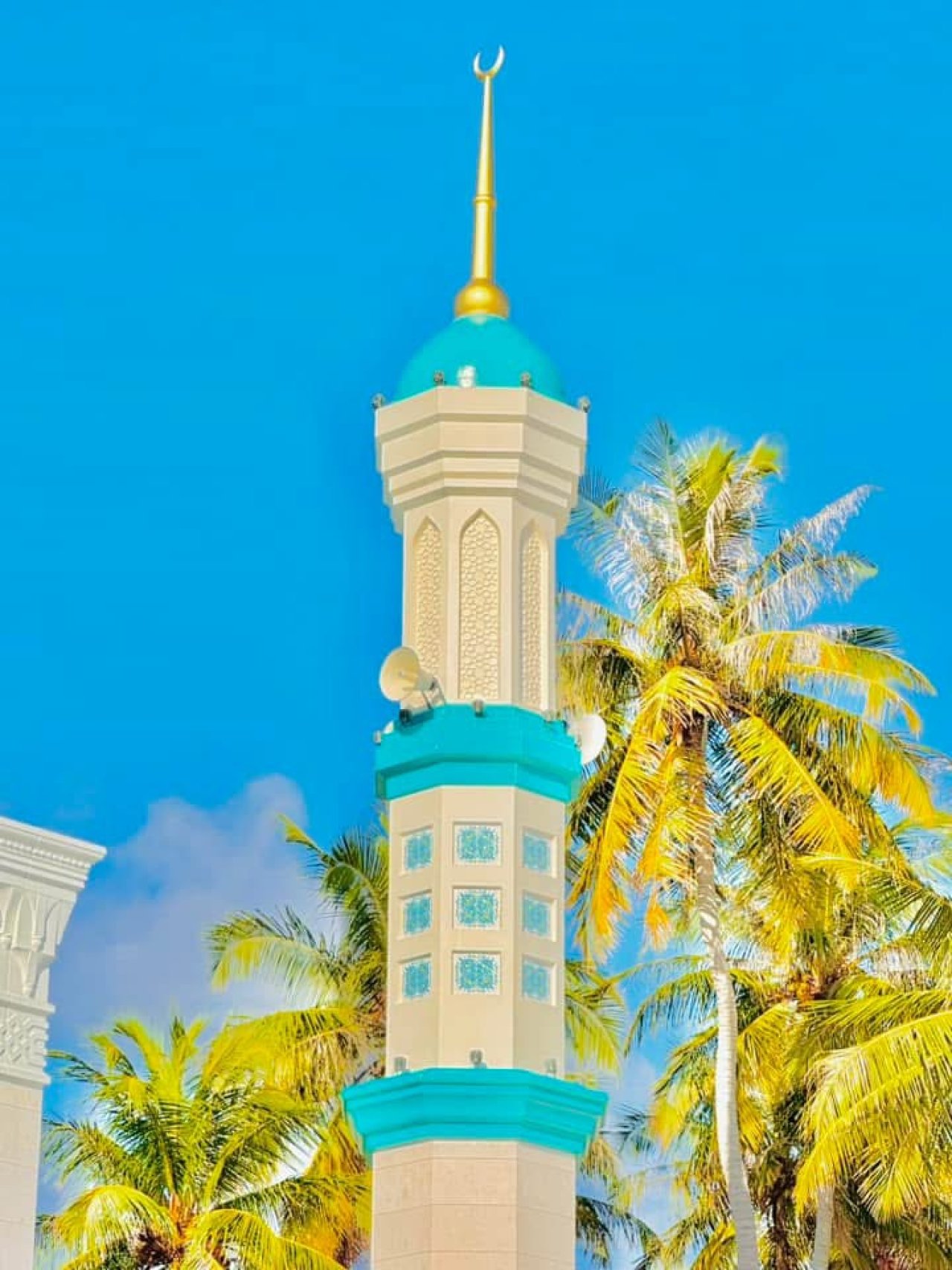 އޭދަފުށީގައި އަލަށް އިމާރާތްކުރި ހިތްގައިމު ރީތި މިސްކިތެއް