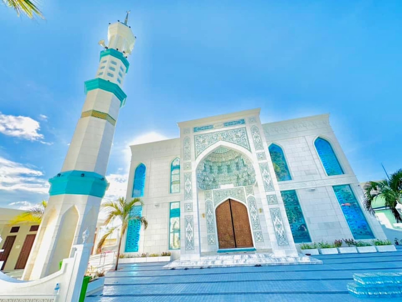 އޭދަފުށީގައި އަލަށް އިމާރާތްކުރި ހިތްގައިމު ރީތި މިސްކިތެއް