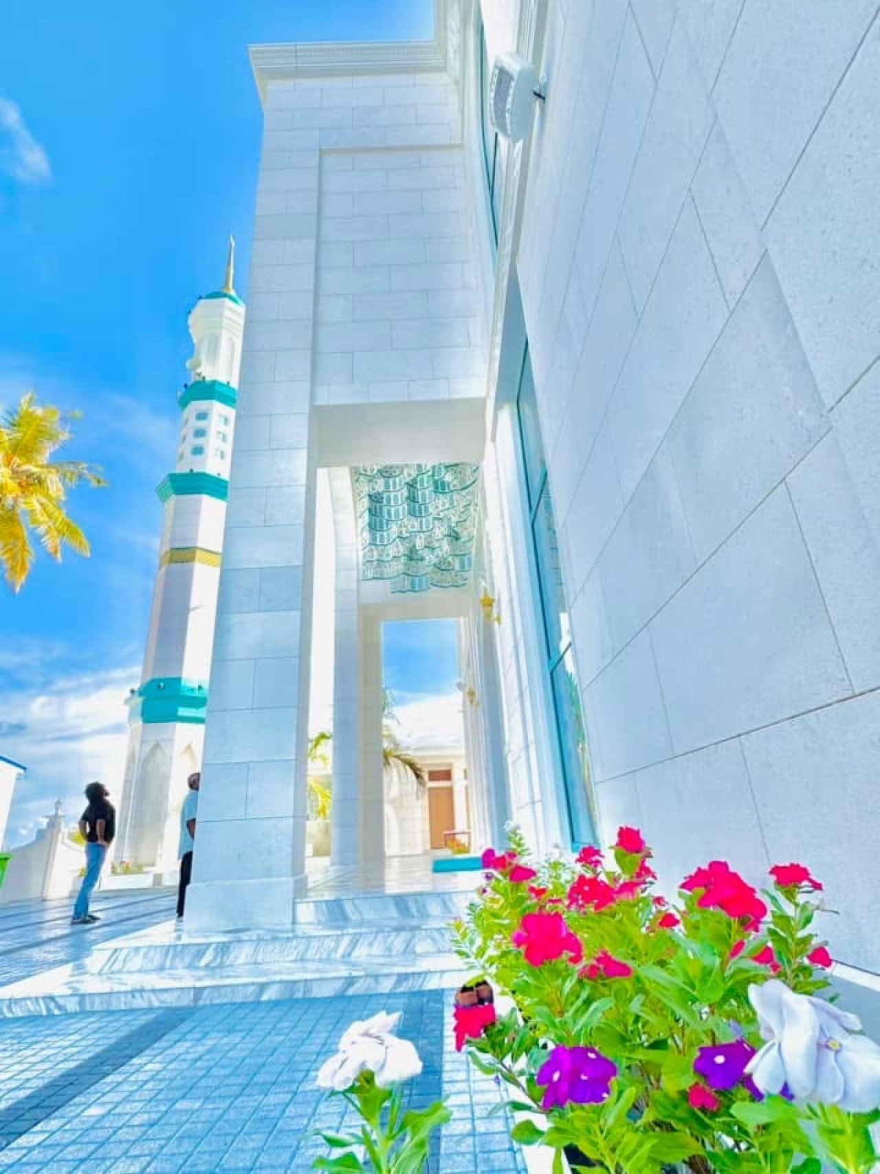 އޭދަފުށީގައި އަލަށް އިމާރާތްކުރި ހިތްގައިމު ރީތި މިސްކިތެއް