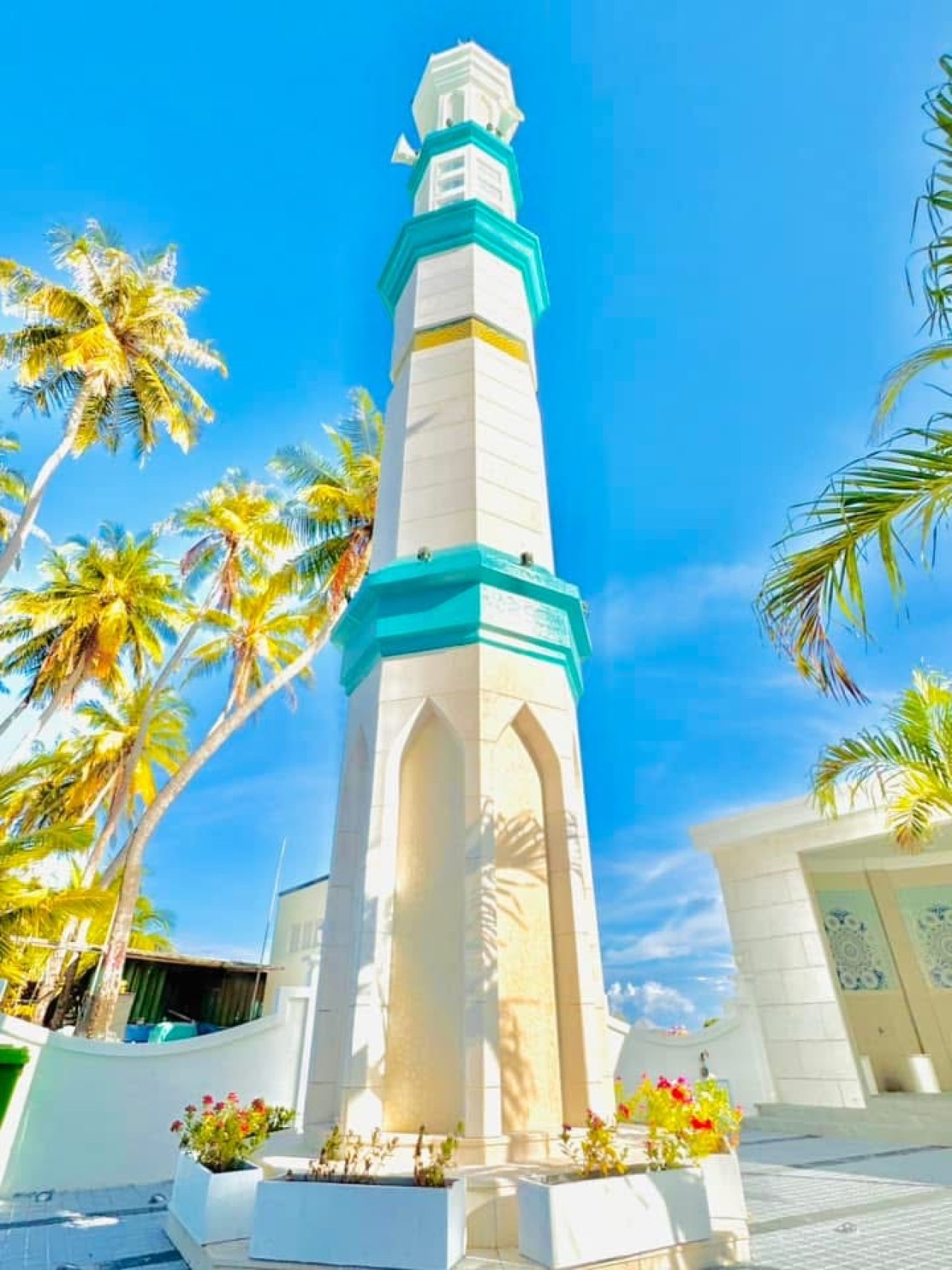 އޭދަފުށީގައި އަލަށް އިމާރާތްކުރި ހިތްގައިމު ރީތި މިސްކިތެއް