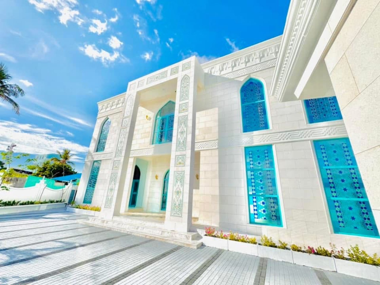 އޭދަފުށީގައި އަލަށް އިމާރާތްކުރި ހިތްގައިމު ރީތި މިސްކިތެއް