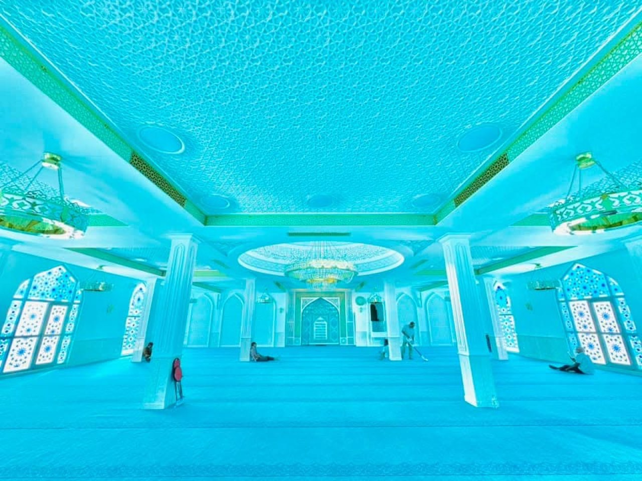 އޭދަފުށީގައި އަލަށް އިމާރާތްކުރި ހިތްގައިމު ރީތި މިސްކިތެއް