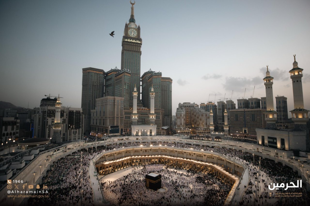 ފަހު ދިހައިގެ އަޅުކަމަށް އެތައް މިލިއަން މީހުން މައްކާގެ ހަރަމްފުޅަށް ޖަމާވެފައި