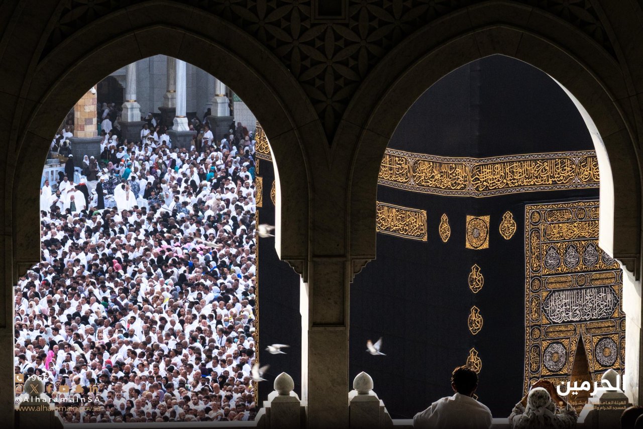 ފަހު ދިހައިގެ އަޅުކަމަށް އެތައް މިލިއަން މީހުން މައްކާގެ ހަރަމްފުޅަށް ޖަމާވެފައި