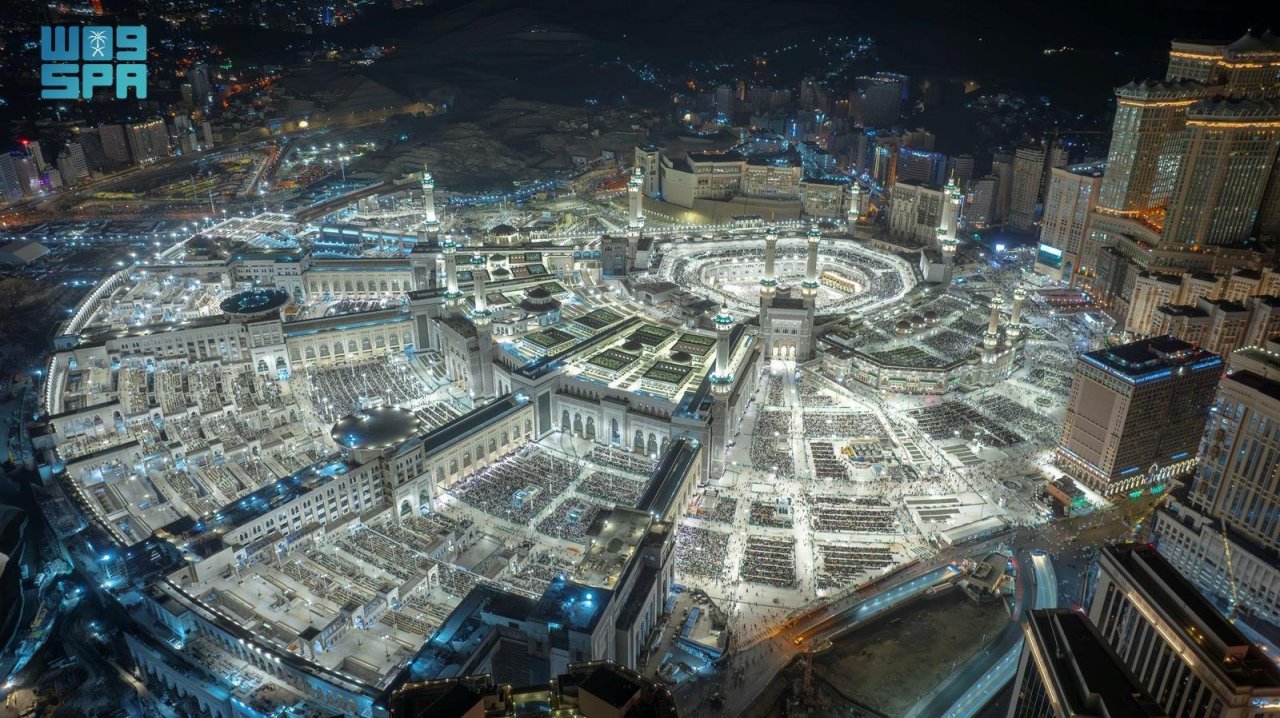 ފަހު ދިހައިގެ އަޅުކަމަށް އެތައް މިލިއަން މީހުން މައްކާގެ ހަރަމްފުޅަށް ޖަމާވެފައި