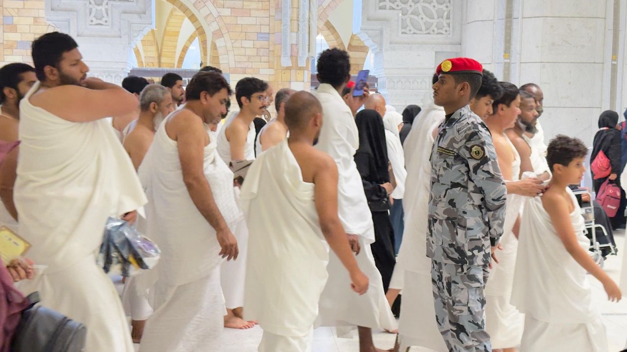 ފަހު ދިހައިގެ އަޅުކަމަށް އެތައް މިލިއަން މީހުން މައްކާގެ ހަރަމްފުޅަށް ޖަމާވެފައި