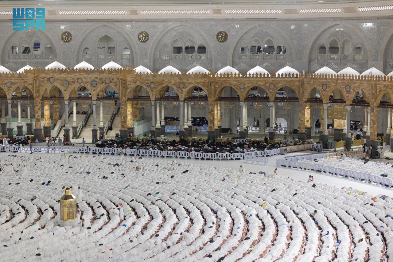 ފަހު ދިހައިގެ އަޅުކަމަށް އެތައް މިލިއަން މީހުން މައްކާގެ ހަރަމްފުޅަށް ޖަމާވެފައި