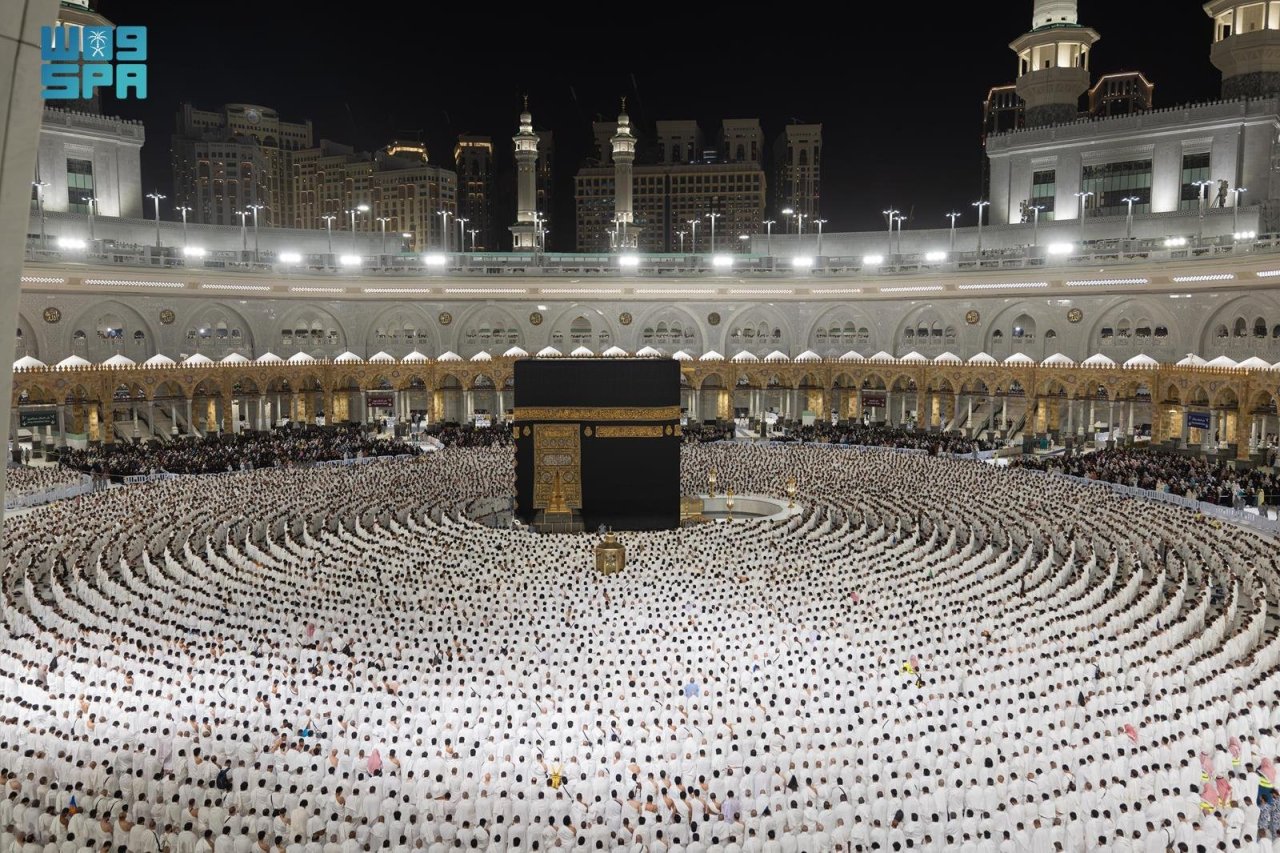 ފަހު ދިހައިގެ އަޅުކަމަށް އެތައް މިލިއަން މީހުން މައްކާގެ ހަރަމްފުޅަށް ޖަމާވެފައި