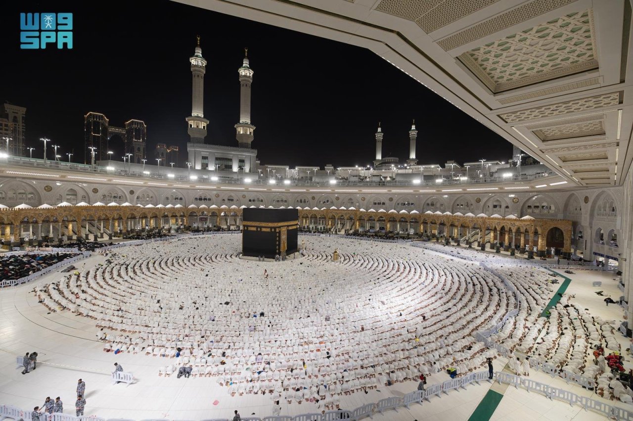 ފަހު ދިހައިގެ އަޅުކަމަށް އެތައް މިލިއަން މީހުން މައްކާގެ ހަރަމްފުޅަށް ޖަމާވެފައި