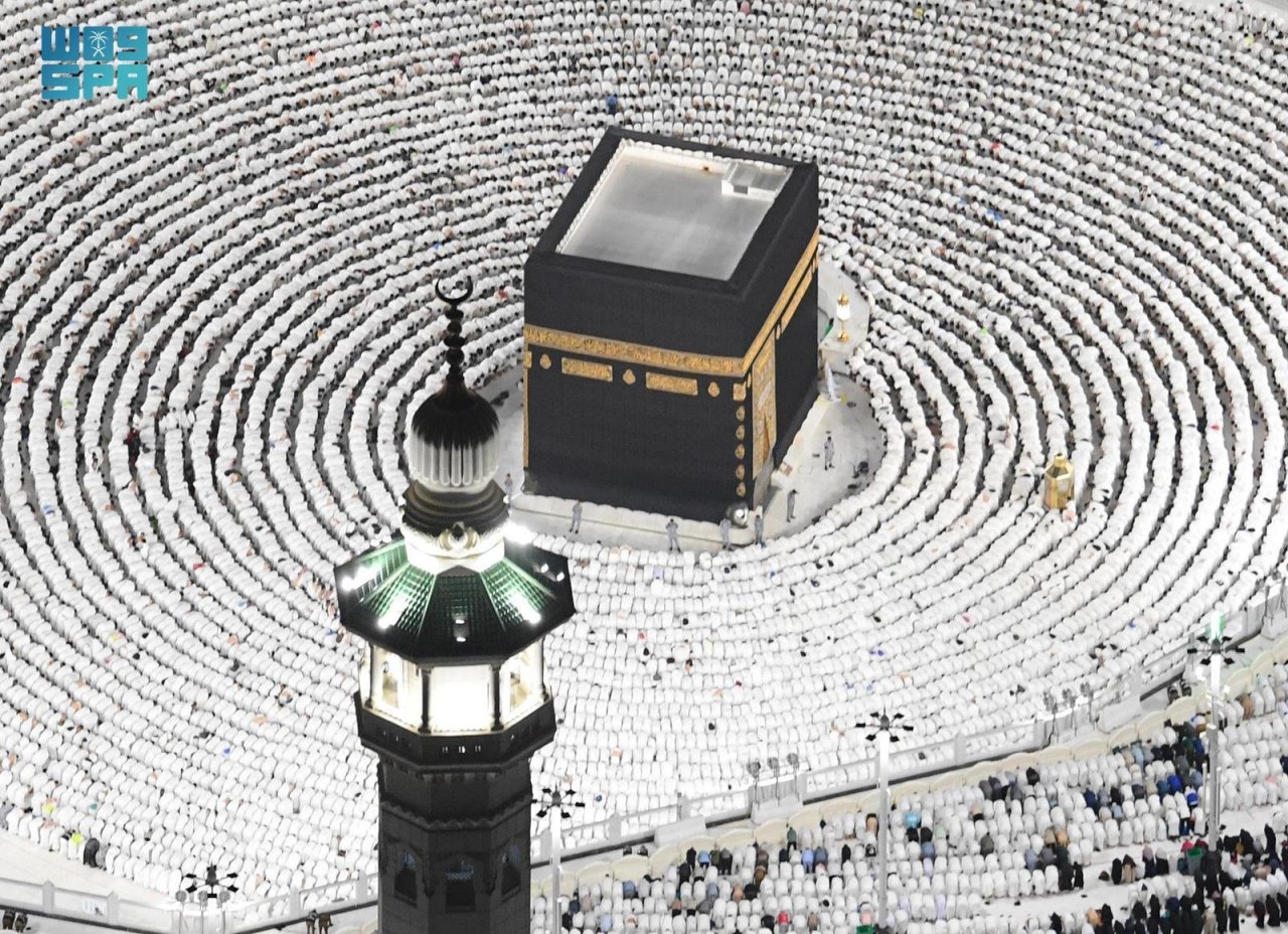 ފަހު ދިހައިގެ އަޅުކަމަށް އެތައް މިލިއަން މީހުން މައްކާގެ ހަރަމްފުޅަށް ޖަމާވެފައި