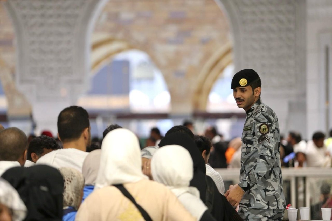 ފަހު ދިހައިގެ އަޅުކަމަށް އެތައް މިލިއަން މީހުން މައްކާގެ ހަރަމްފުޅަށް ޖަމާވެފައި